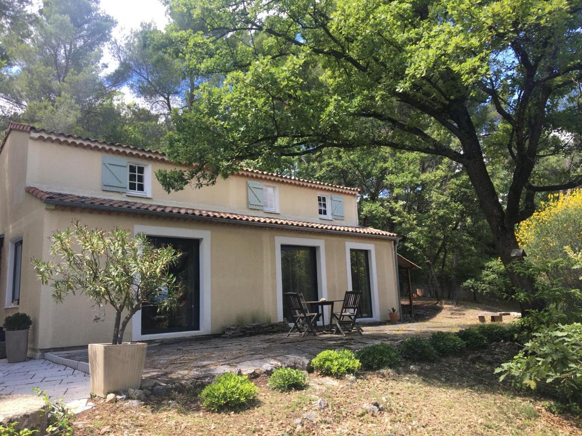 Villa De Carbonelle Pierrevert Eksteriør billede